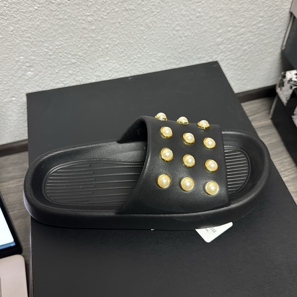 Kenneth Cole Women's Sandal - Picture 5 of 6